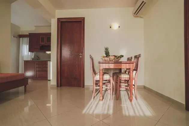 Apart Daire, Havuz Manzaralı