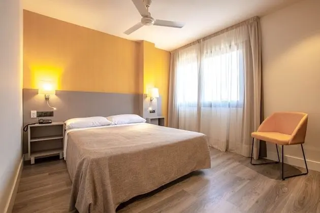 Büyük Yataklı Tek Kişilik Oda