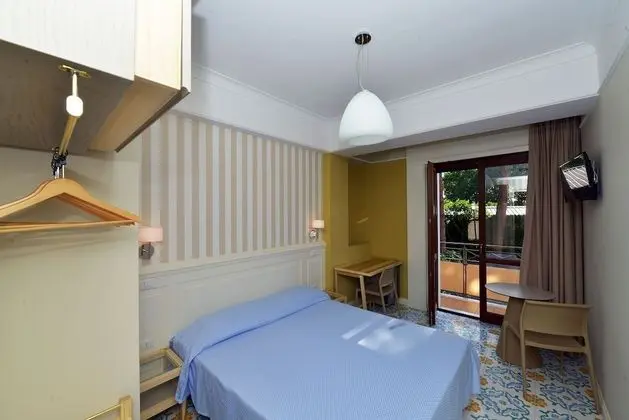 Tek Büyük veya İki Ayrı Yataklı Oda, Balkon