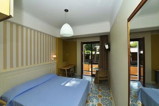 Tek Büyük veya İki Ayrı Yataklı Oda, Balkon