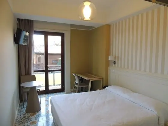 Tek Büyük veya İki Ayrı Yataklı Oda, Balkon