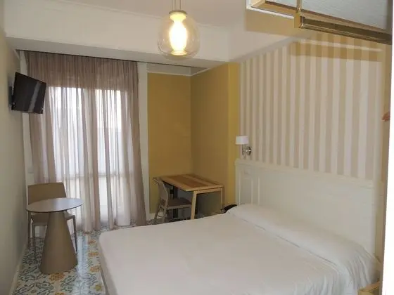 Tek Büyük veya İki Ayrı Yataklı Oda, Balkon