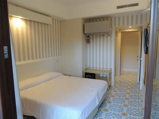 Tek Büyük veya İki Ayrı Yataklı Oda, Balkon