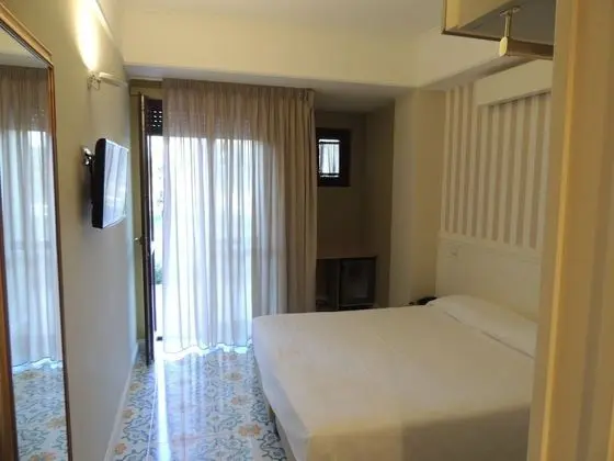 Tek Büyük veya İki Ayrı Yataklı Oda, Balkon