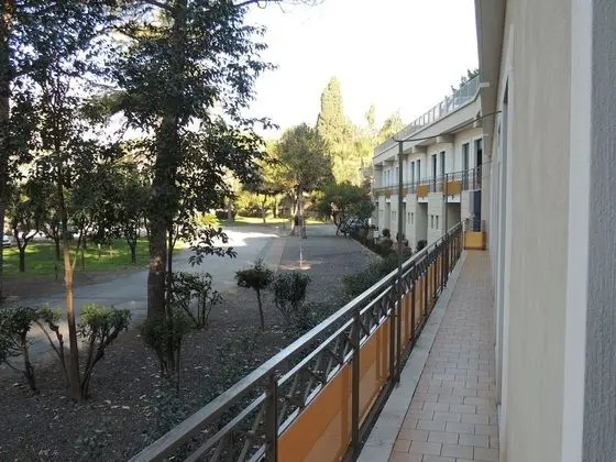 Tek Büyük veya İki Ayrı Yataklı Oda, Balkon