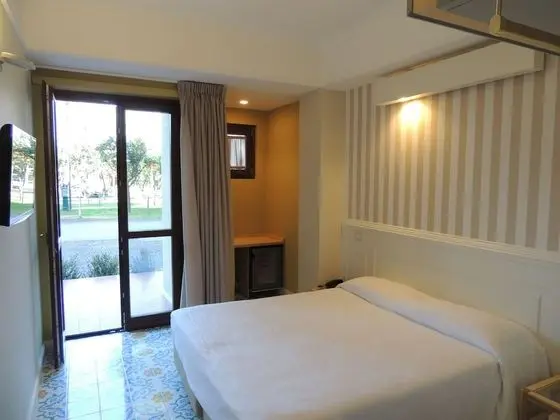 Tek Büyük veya İki Ayrı Yataklı Oda, Balkon