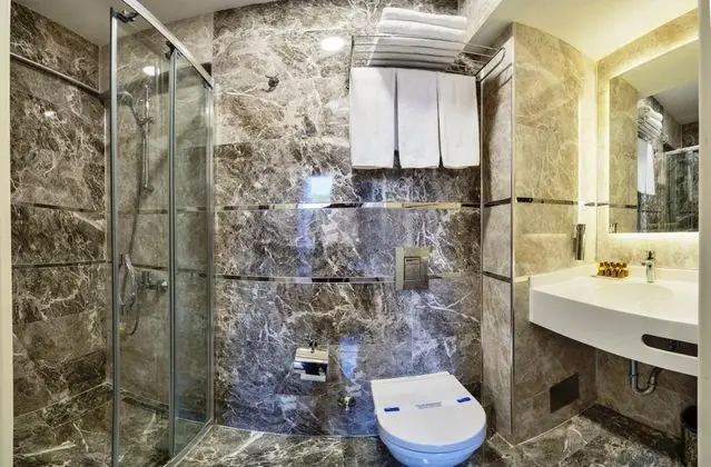 Tek Kişilik, Şehir Manzaralı