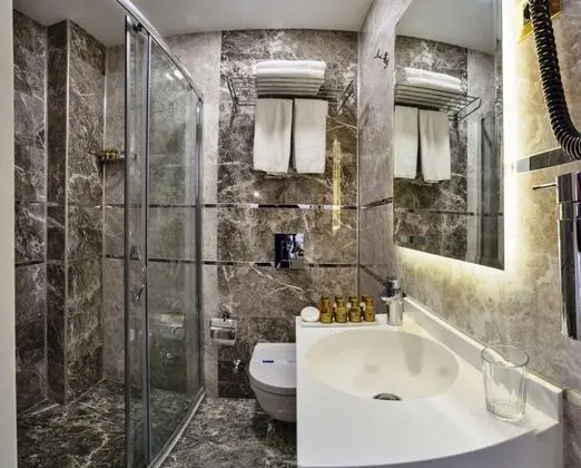 Triple, Şehir Manzaralı