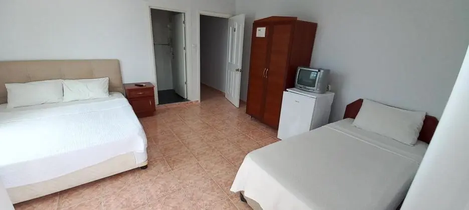 Triple, Kara veya Kısmi Deniz Manzaralı, Balkonlu