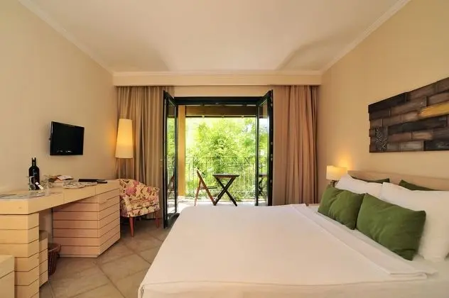 https://imagessl.etstur.com/files/images/hotelImages/TR/51856/l/Zeytinada-Hotel-Oda-289714.jpg