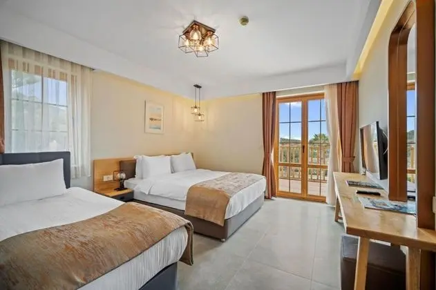 Triple, Dağ Manzaralı, Balkonlu