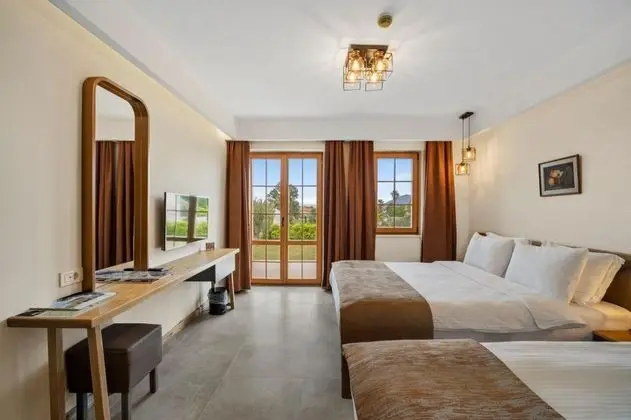Triple, Dağ Manzaralı, Balkonlu