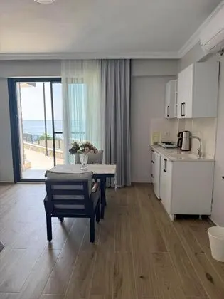Daire-tek Yatak Odalı,deniz Manzaralı,1. Kat