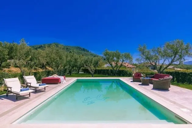 Villa, 4 Yatak Odası, Şömine