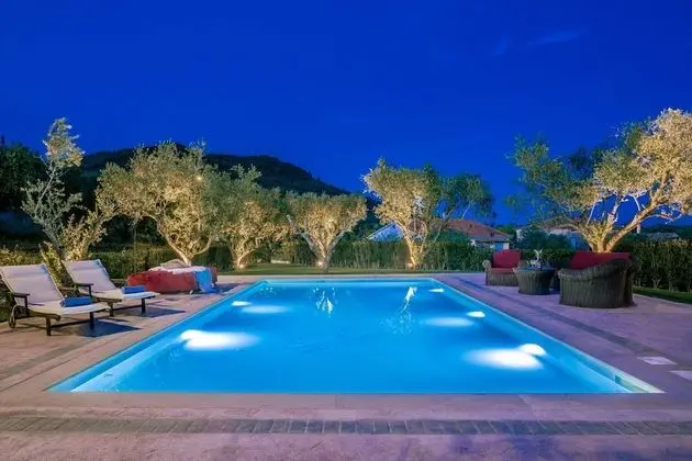 Villa, 4 Yatak Odası, Şömine