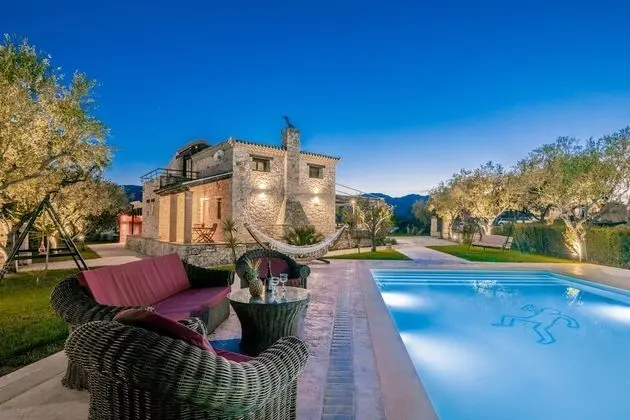 Villa, 4 Yatak Odası, Şömine