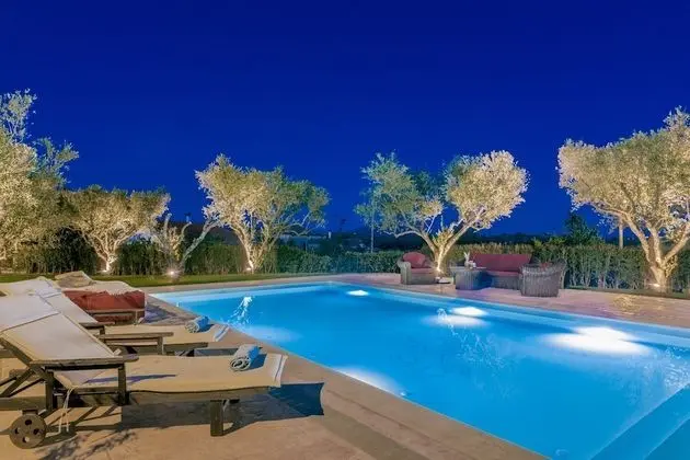 Villa, 4 Yatak Odası, Şömine