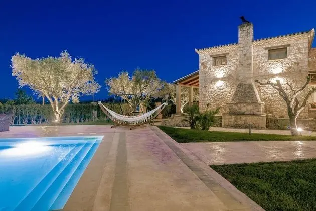 Villa, 4 Yatak Odası, Şömine