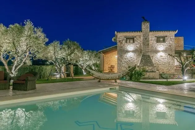 Villa, 4 Yatak Odası, Şömine