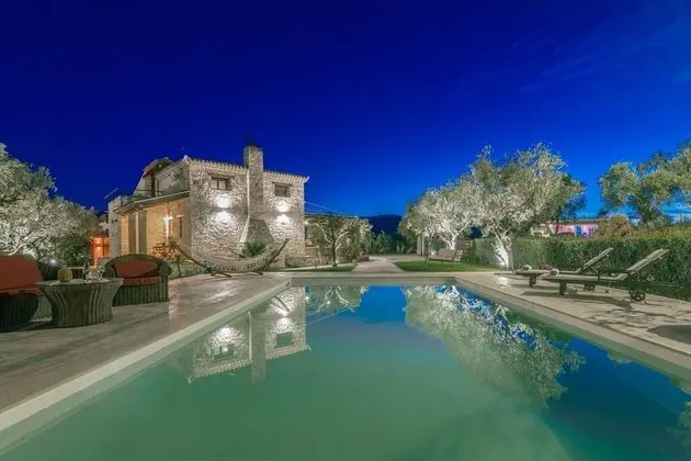 Villa, 4 Yatak Odası, Şömine