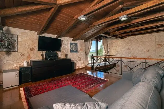 Villa, 4 Yatak Odası, Şömine