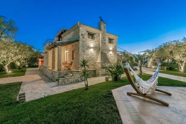 Villa, 4 Yatak Odası, Şömine