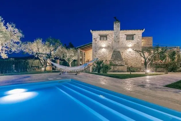 Villa, 4 Yatak Odası, Şömine