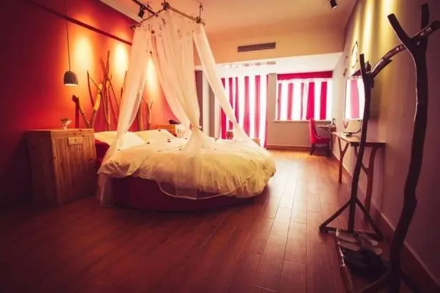 Romantic Tek Büyük Yataklı Oda