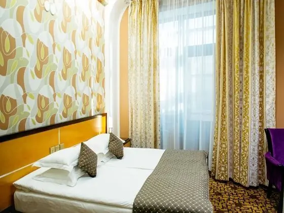 Luxury Oda
