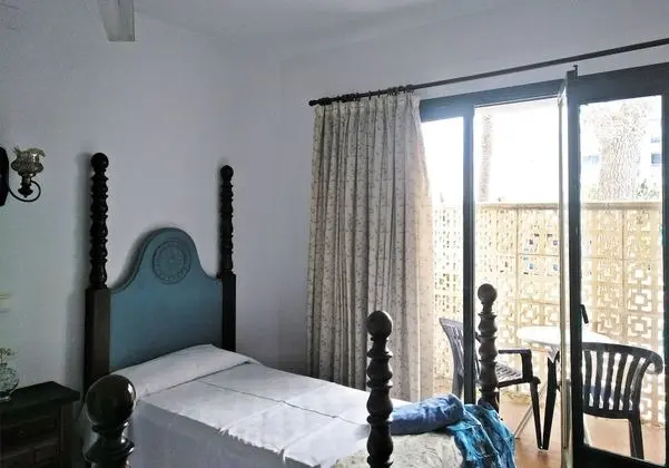 Tek Büyük veya İki Ayrı Yataklı Oda, Balkon