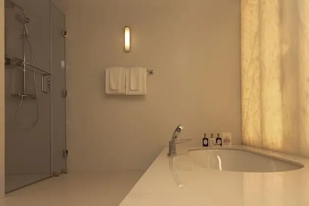 Büyük Yataklı Tek Kişilik Oda
