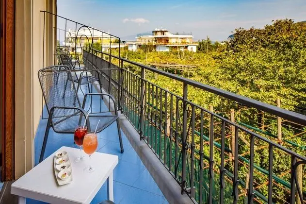 Tek Büyük veya İki Ayrı Yataklı Oda, Balkon
