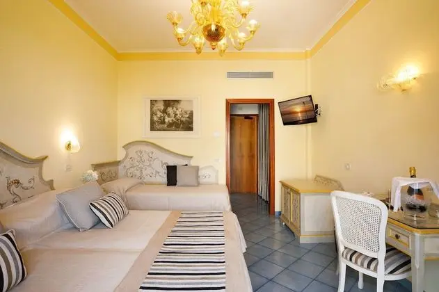Üç Kişilik Oda, Balkon, Deniz Manzaralı