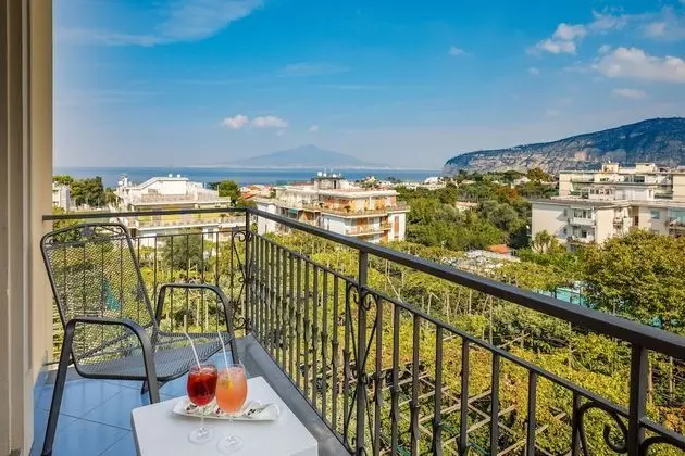 Üç Kişilik Oda, Balkon, Deniz Manzaralı