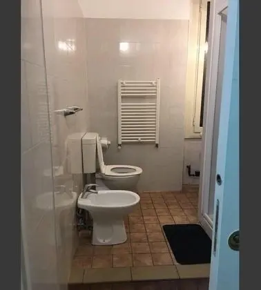 Ortak Ranzalı Oda, 1 Tek Kişilik Yatak