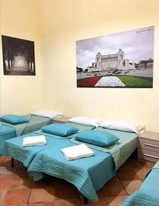 Ortak Ranzalı Oda, 1 Tek Kişilik Yatak