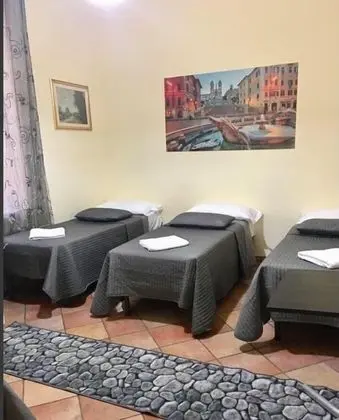 Ortak Ranzalı Oda, 1 Tek Kişilik Yatak