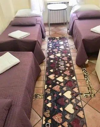 Ortak Ranzalı Oda, 1 Tek Kişilik Yatak