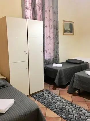 Ortak Ranzalı Oda, 1 Tek Kişilik Yatak