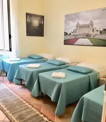 Ortak Ranzalı Oda, 1 Tek Kişilik Yatak