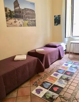 Ortak Ranzalı Oda, 1 Tek Kişilik Yatak