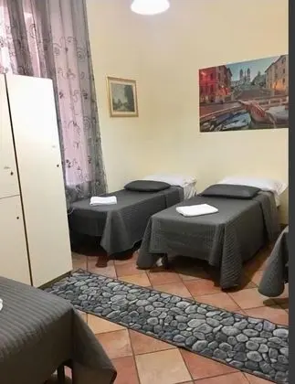 Ortak Ranzalı Oda, 1 Tek Kişilik Yatak