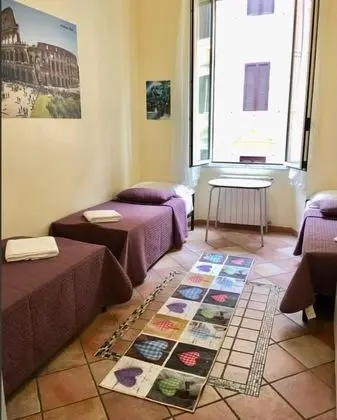 Ortak Ranzalı Oda, 1 Tek Kişilik Yatak