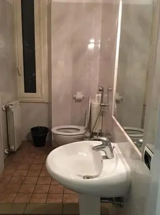 Ortak Ranzalı Oda, 1 Tek Kişilik Yatak