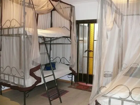 Üç Kişilik Oda