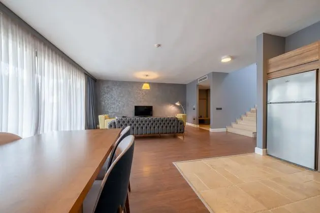 https://images.etstur.com/imgproxy/resize/2560x1440/files/images/hotelImages/etsrooms/183/Zigana_Resort_Alacati_20240812132637_11.jpg