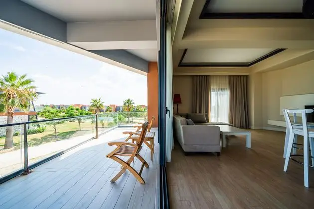 https://images.etstur.com/imgproxy/resize/2560x1440/files/images/hotelImages/etsrooms/183/Zigana_Resort_Alacati_20240812132637_2.jpg