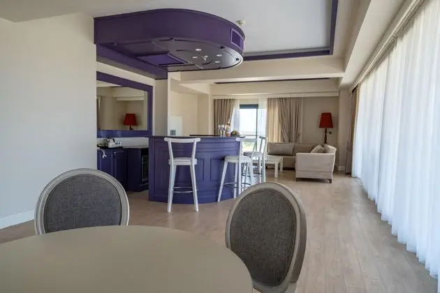 https://images.etstur.com/imgproxy/resize/2560x1440/files/images/hotelImages/etsrooms/183/Zigana_Resort_Alacati_20250925124115_2.jpg