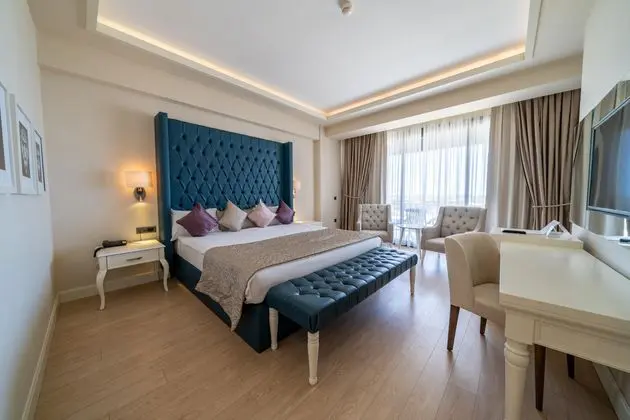 https://images.etstur.com/imgproxy/resize/2560x1440/files/images/hotelImages/etsrooms/183/Zigana_Resort_Alacati_20250925124116_3.jpg