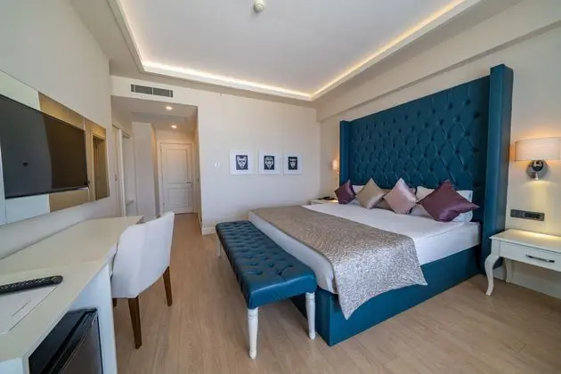 https://images.etstur.com/imgproxy/resize/2560x1440/files/images/hotelImages/etsrooms/183/Zigana_Resort_Alacati_20250925124159_2.jpg